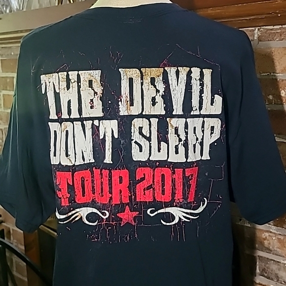 Brantley Gilbert concert unisex t-shirt 2017 Tour - Picture 4 of 5